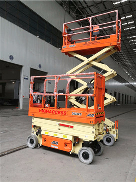 高空平臺(tái)工作.jpg高空作業(yè)車(chē)|高空作業(yè)平臺(tái)：高空作業(yè)車(chē)的優(yōu)勢(shì)在哪里